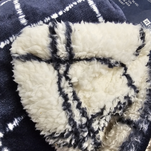 Life Comfort queen-size sherpa fleece blanket - Picture 5 of 5